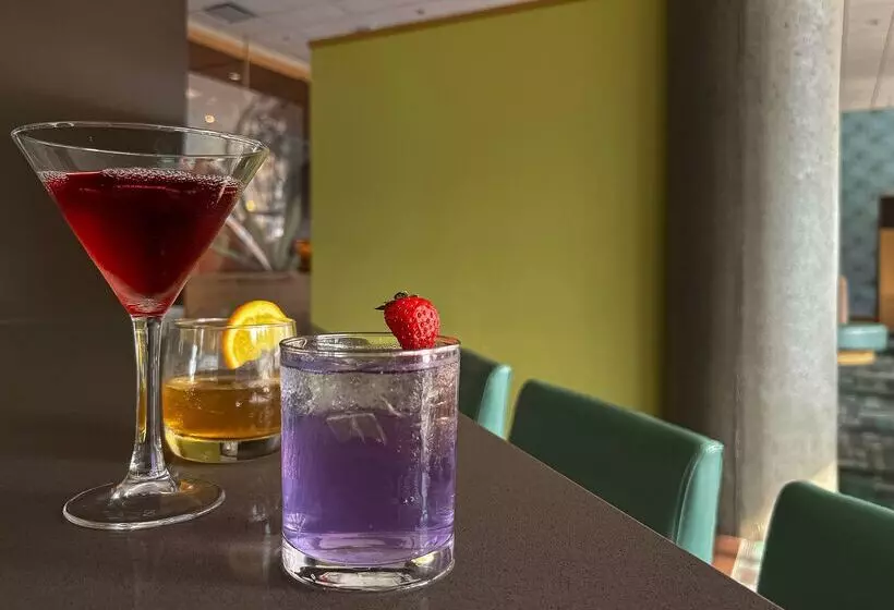 Coast Chilliwack Hotel By Apa