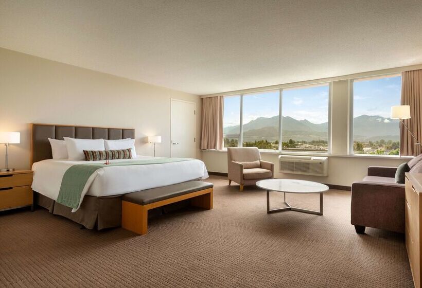 Coast Chilliwack Hotel By Apa