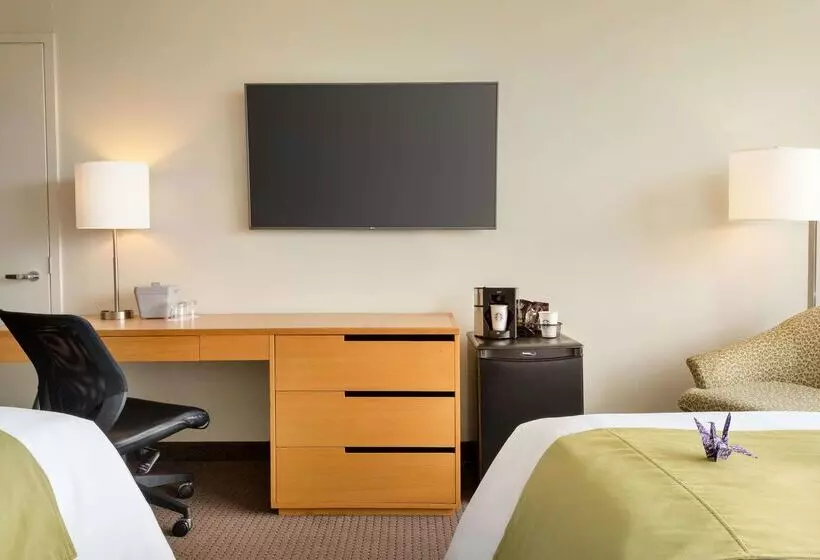 Coast Chilliwack Hotel By Apa