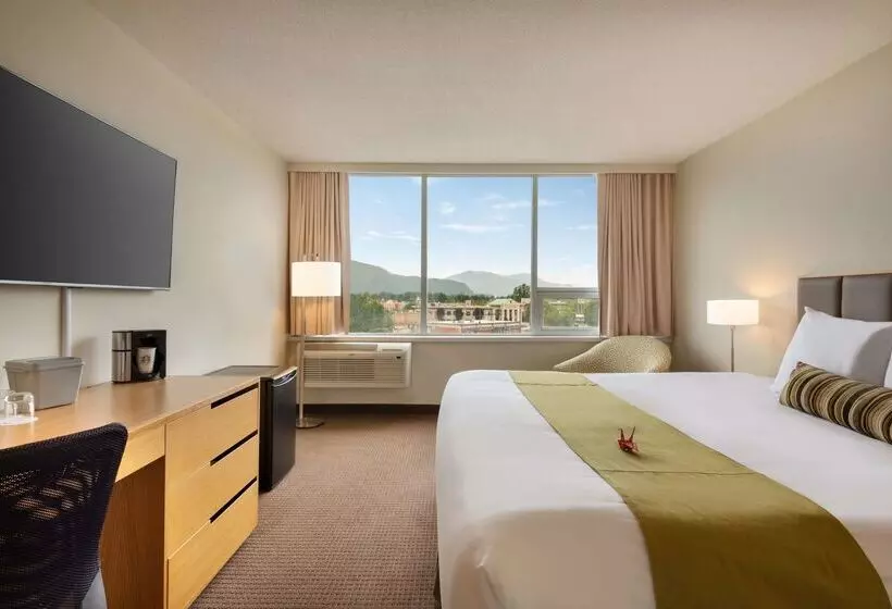 Coast Chilliwack Hotel By Apa