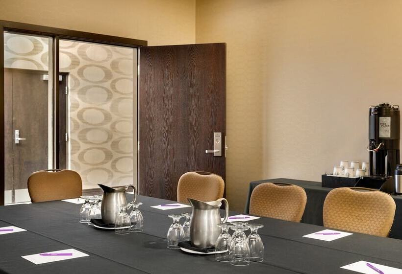 Coast Chilliwack Hotel By Apa