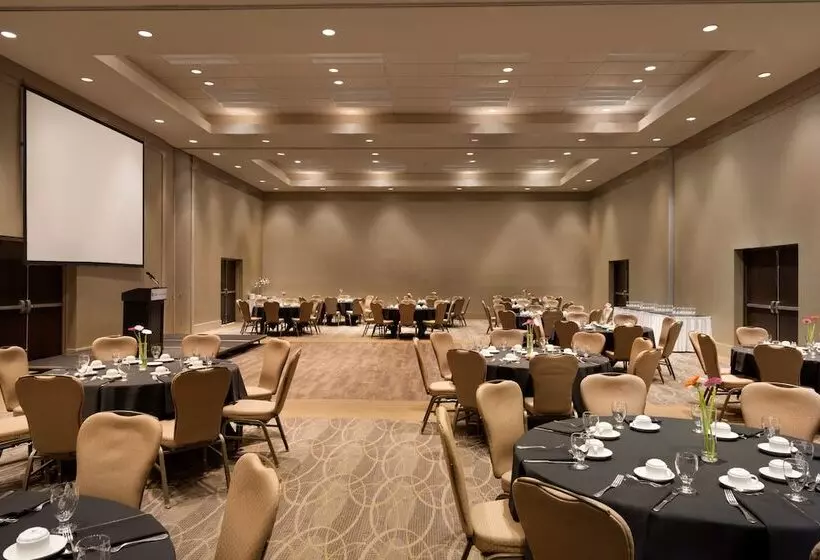 Coast Chilliwack Hotel By Apa