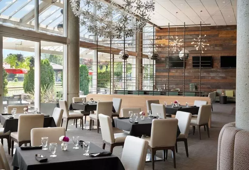 Coast Chilliwack Hotel By Apa