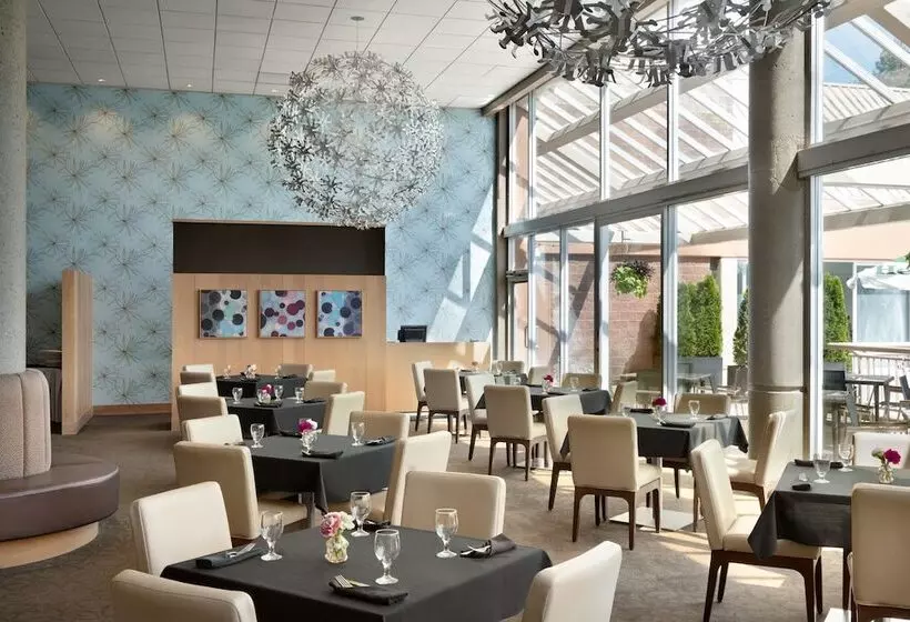 Coast Chilliwack Hotel By Apa