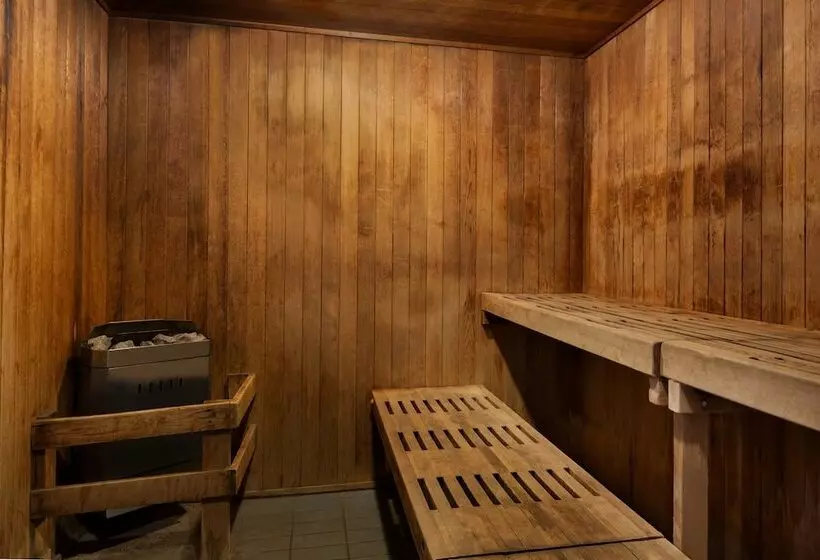 Coast Chilliwack Hotel By Apa