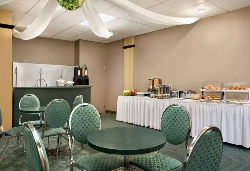 酒店 Days Inn By Wyndham Ste. Helene De Bagot