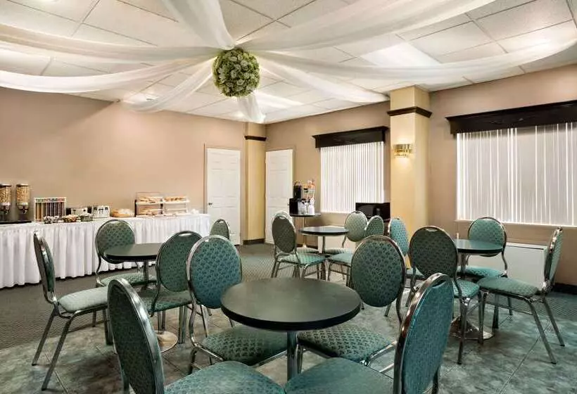 酒店 Days Inn By Wyndham Ste. Helene De Bagot