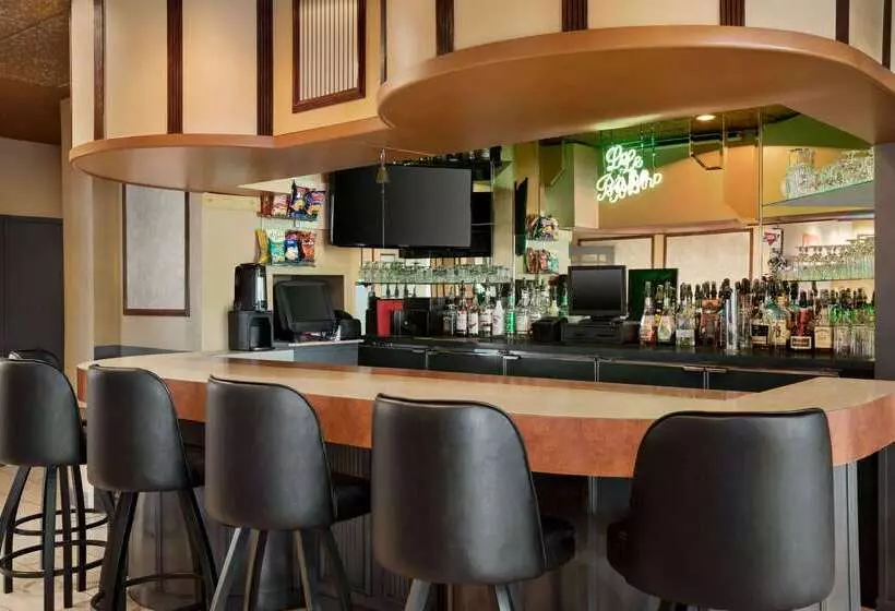 酒店 Days Inn By Wyndham Ste. Helene De Bagot