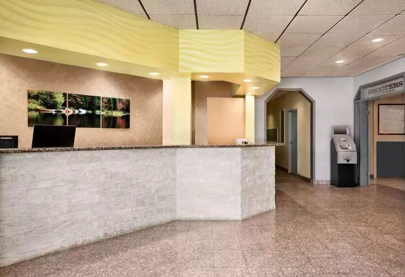 酒店 Days Inn By Wyndham Ste. Helene De Bagot