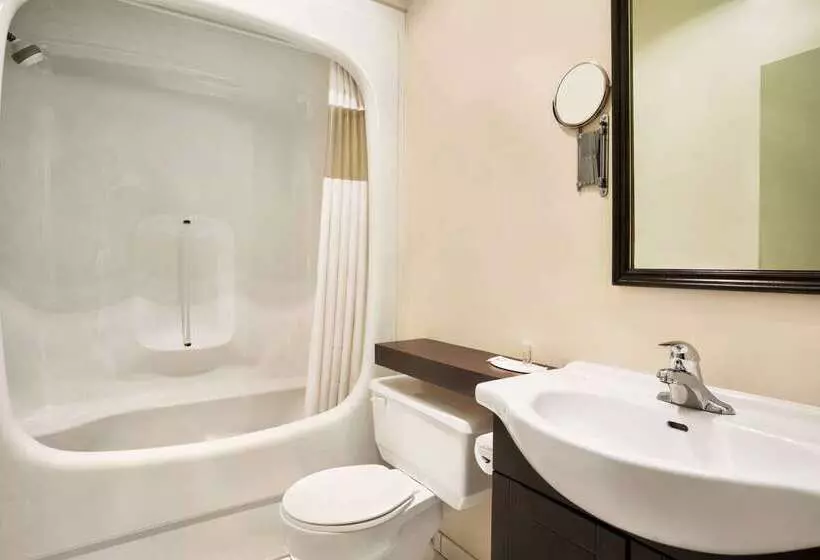 酒店 Days Inn By Wyndham Ste. Helene De Bagot