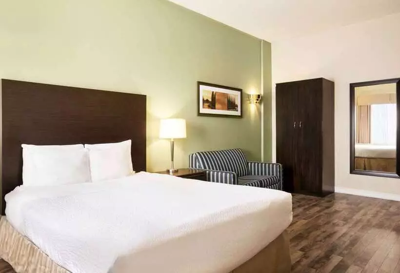 酒店 Days Inn By Wyndham Ste. Helene De Bagot