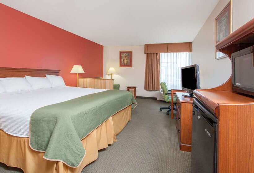 Отель Days Inn & Suites By Wyndham Mt Pleasant