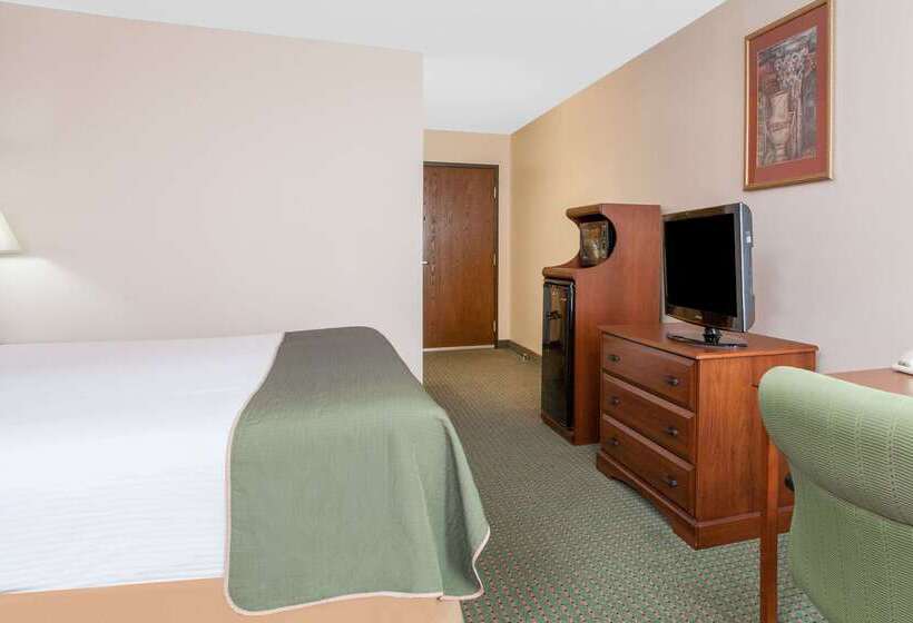 Отель Days Inn & Suites By Wyndham Mt Pleasant