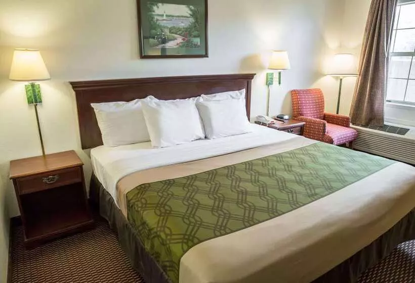 Отель Econo Lodge Crystal Coast