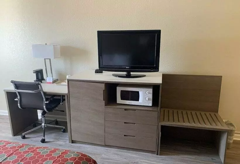 Отель Econo Lodge Crystal Coast