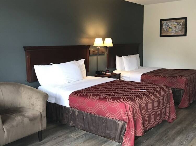 Отель Econo Lodge Crystal Coast
