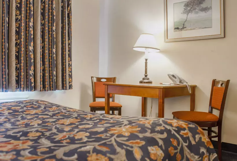 호텔 Econo Lodge Laval