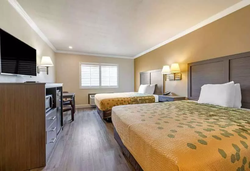 Hotelli Econo Lodge Moreno Valley