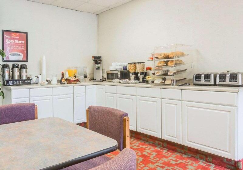 בית מלון כפרי Econo Lodge Near Stewart International Airport