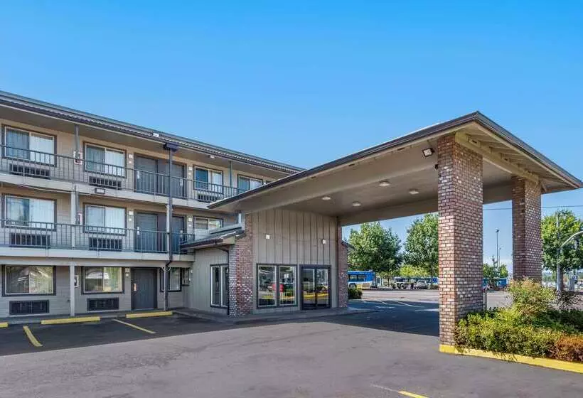 בית מלון כפרי Econo Lodge Portland Airport