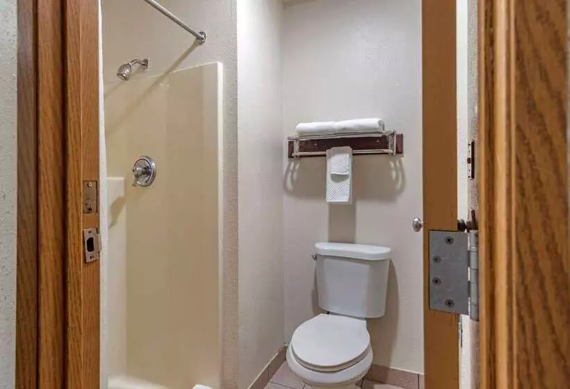 בית מלון כפרי Econo Lodge Portland Airport