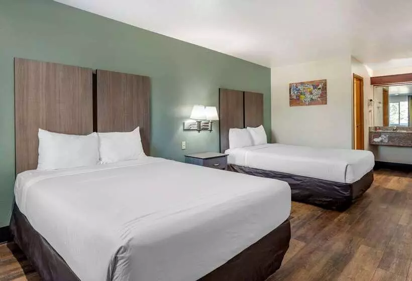 בית מלון כפרי Econo Lodge Portland Airport