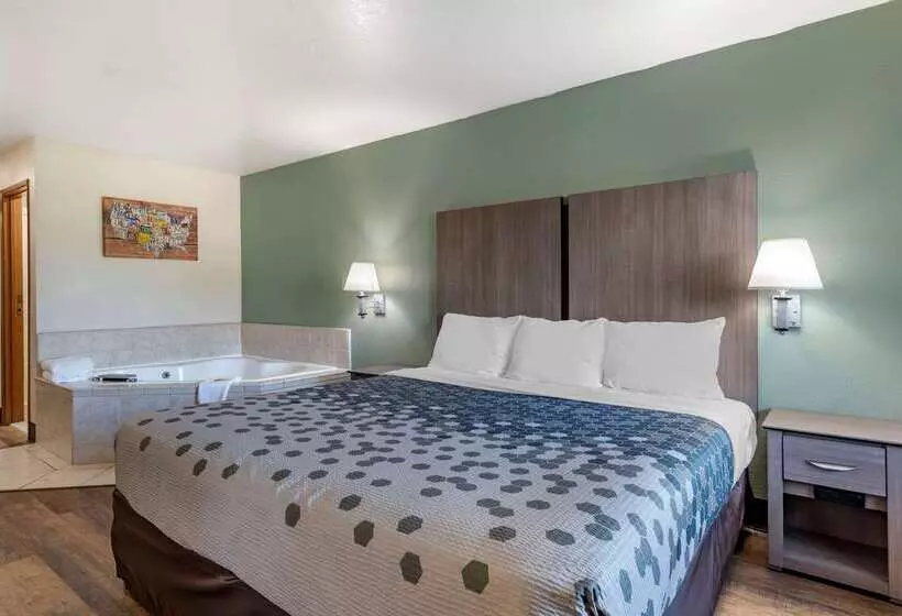 בית מלון כפרי Econo Lodge Portland Airport