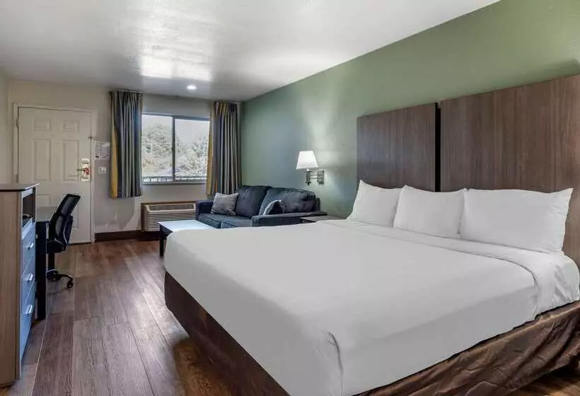 בית מלון כפרי Econo Lodge Portland Airport