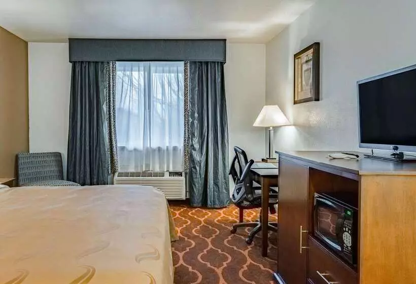 هتل Quality Inn & Suites Vancouver North