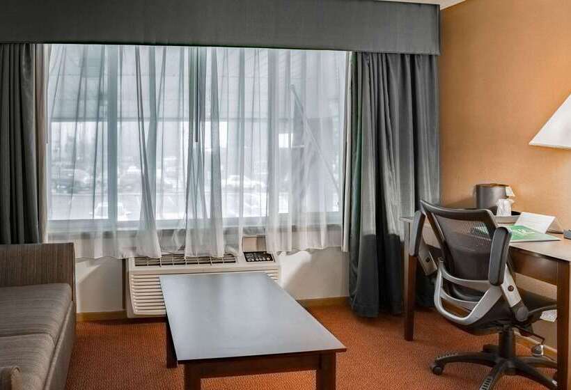 בית מלון כפרי Quality Inn & Suites Vancouver North