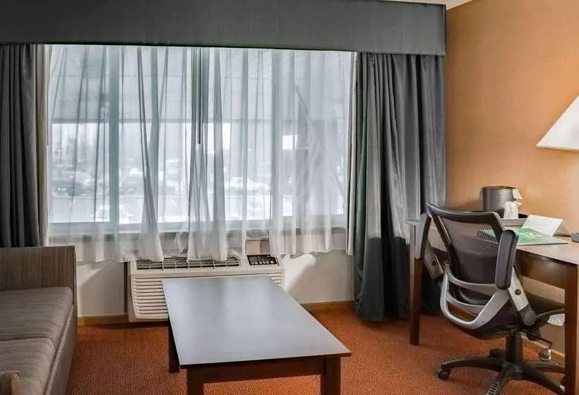 هتل Quality Inn & Suites Vancouver North
