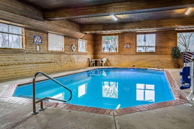 בית מלון כפרי Quality Inn & Suites Vancouver North