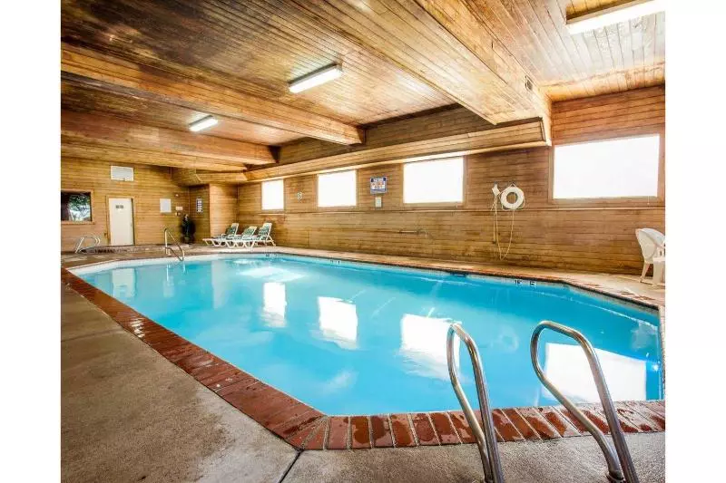 هتل Quality Inn & Suites Vancouver North