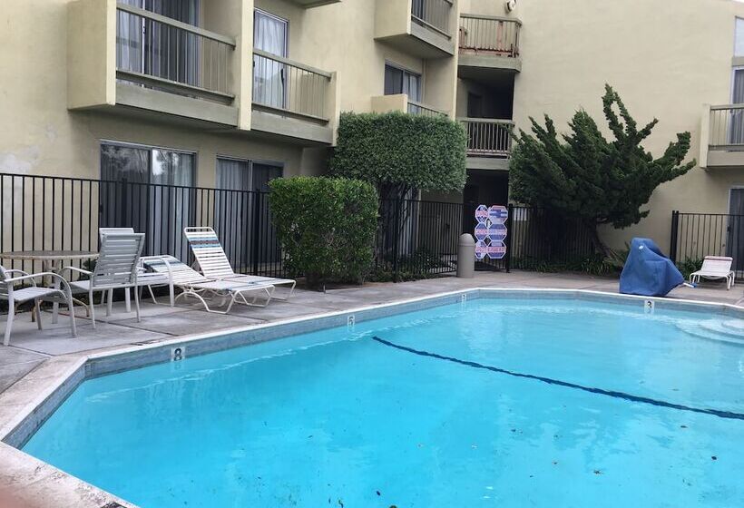 فندق Sand Dollar Inn