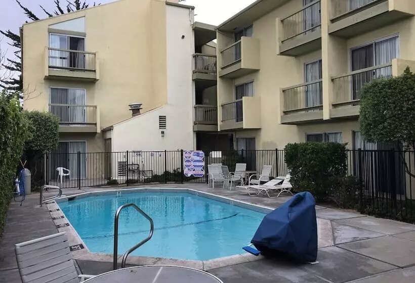 בית מלון כפרי Sand Dollar Inn