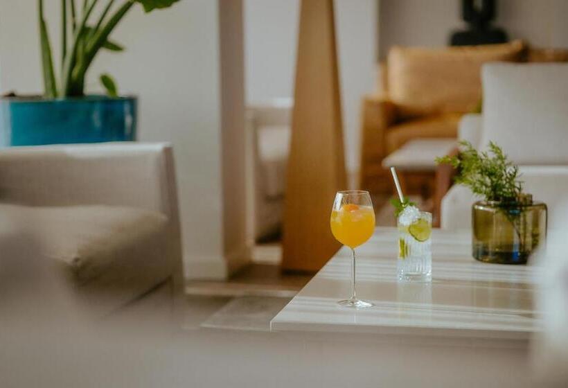 בית מלון כפרי Alion Beach