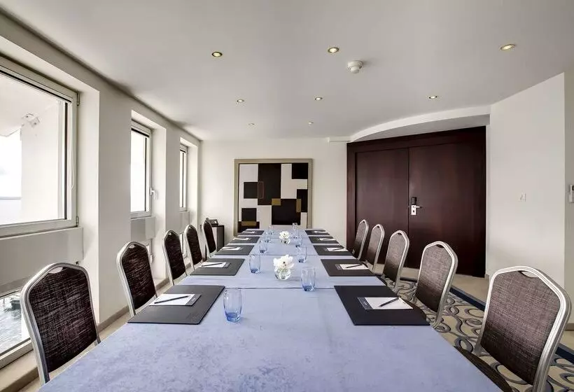 Best Western Premier Hotel Beaulac