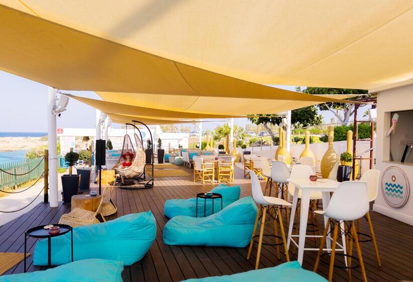 בית מלון כפרי Cavo Maris Beach