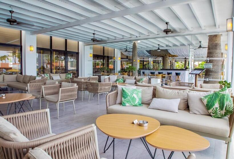 בית מלון כפרי Cavo Maris Beach