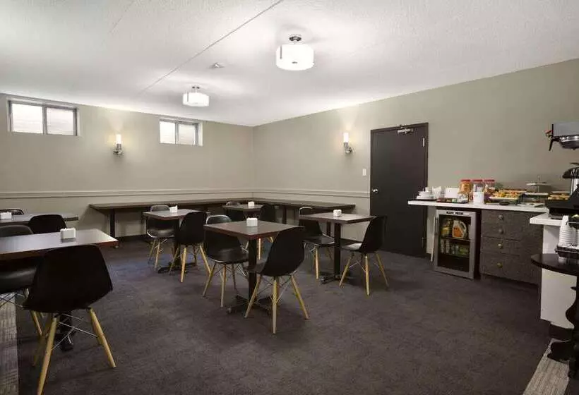 酒店 Days Inn By Wyndham Stouffville