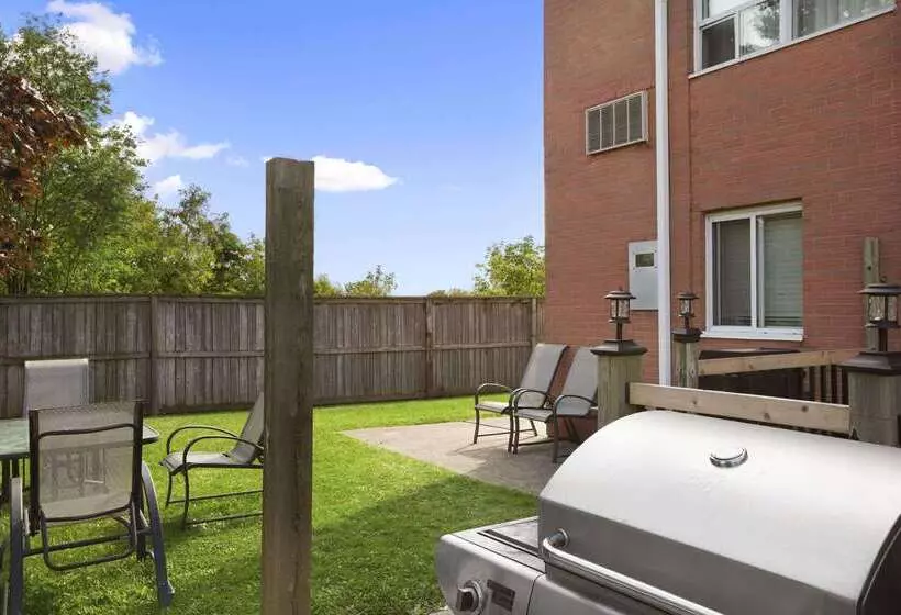 酒店 Days Inn By Wyndham Stouffville