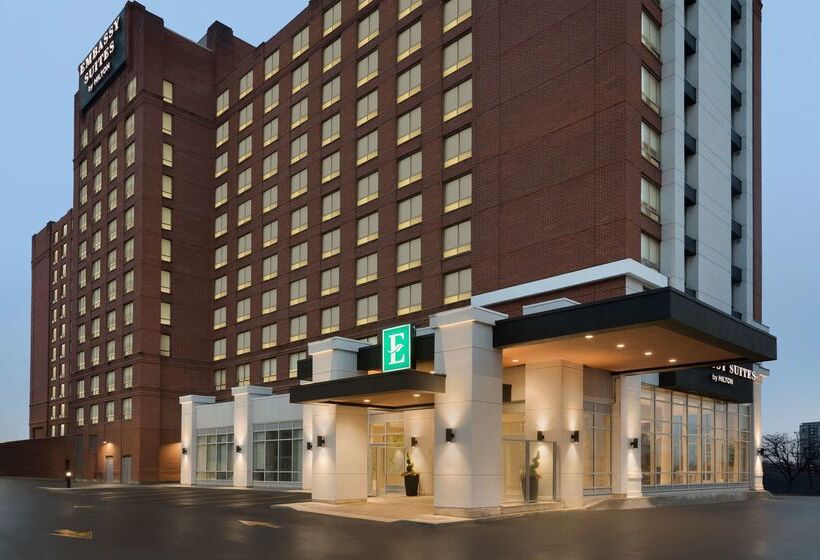 فندق Embassy Suites By Hilton Toronto Airport