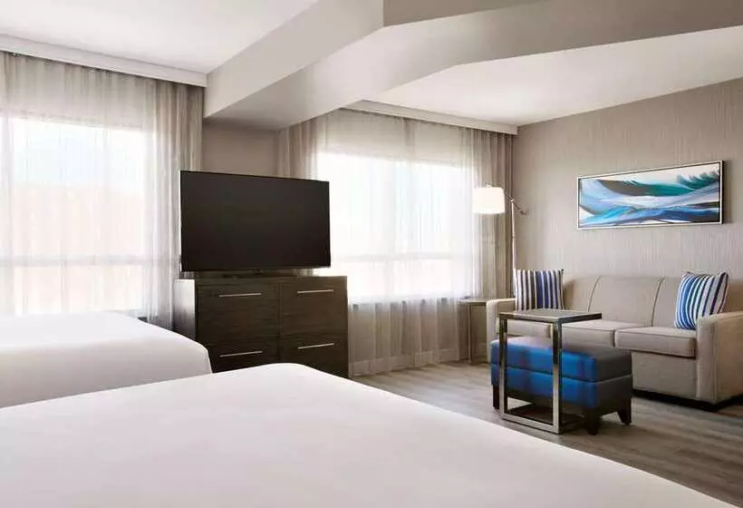 هتل Embassy Suites By Hilton Toronto Airport