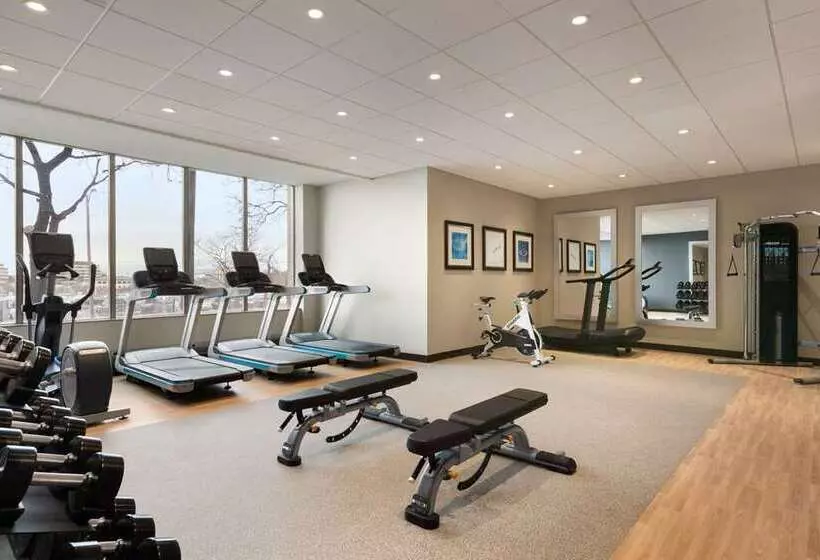 هتل Embassy Suites By Hilton Toronto Airport