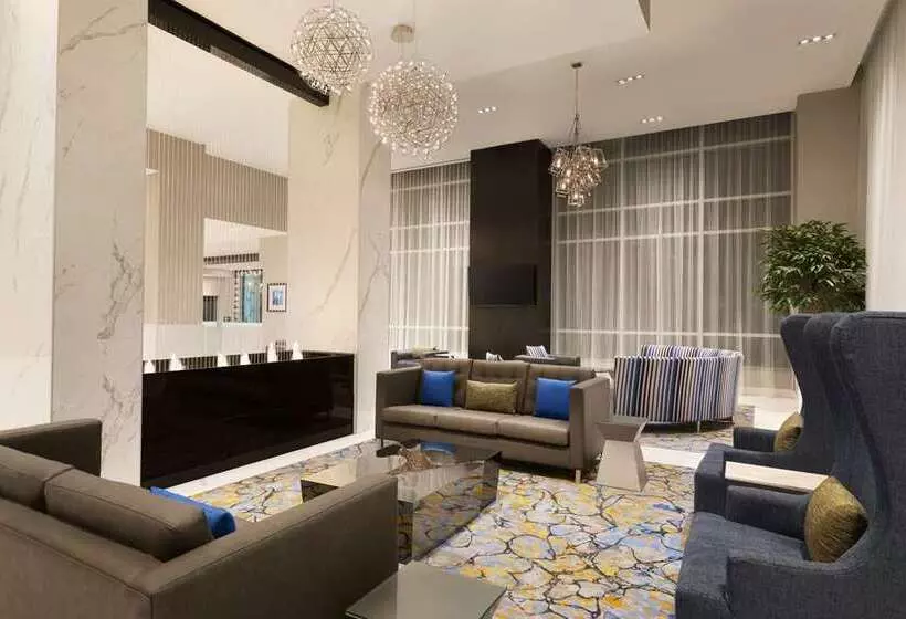 هتل Embassy Suites By Hilton Toronto Airport
