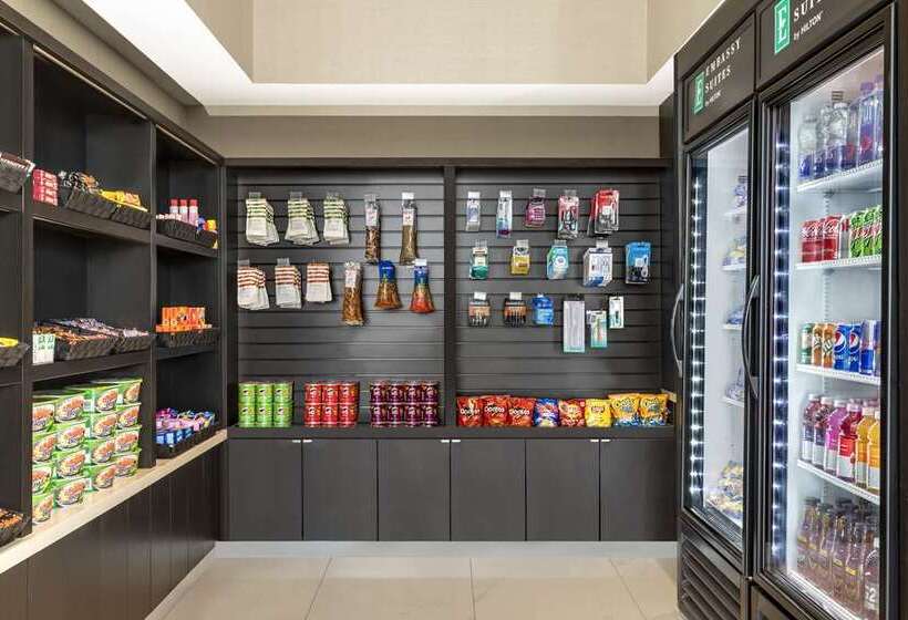 فندق Embassy Suites By Hilton Toronto Airport