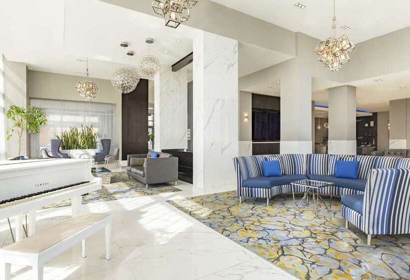 فندق Embassy Suites By Hilton Toronto Airport