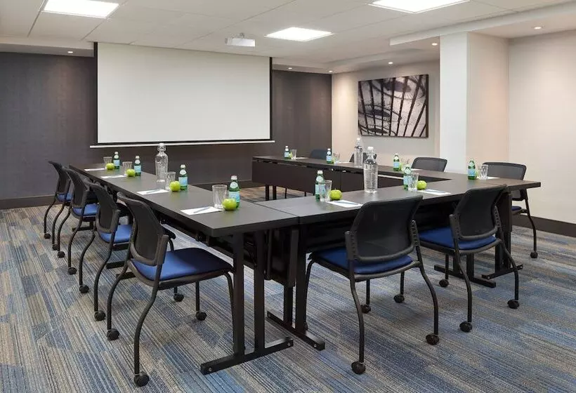 Отель Fairfield By Marriott Niagara Falls, Canada