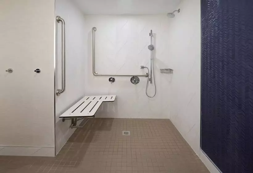 Отель Fairfield By Marriott Niagara Falls, Canada