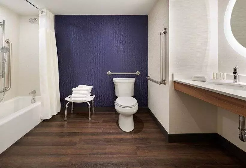 Отель Fairfield By Marriott Niagara Falls, Canada